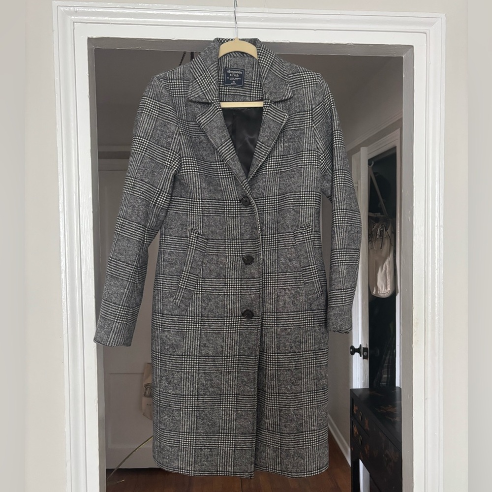 Abercrombie and Fitch grey/black/white plaid coat
